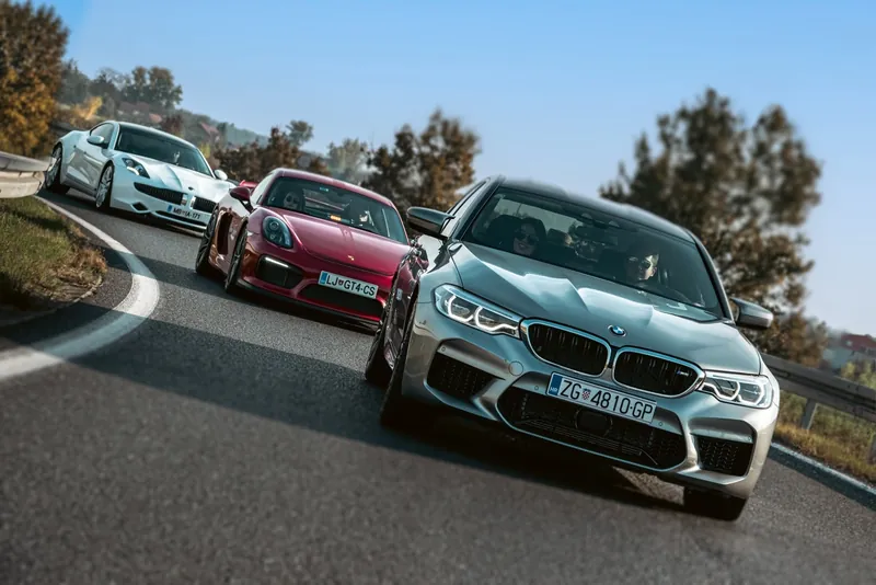 Cars & Coffee vožnja, BMW M5 i Porsche na cesti